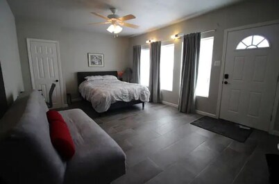 Central & Convenient, Airport-5Min, Anywhere-10Min