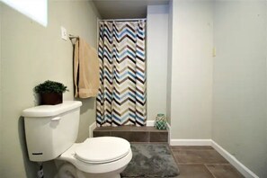 Shower, hair dryer, towels, toilet paper - Central & Convenient, Airport-5Min, Anywhere-10Min (San Antonio)