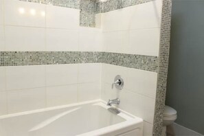 Bathroom - Prime Location, Walk to All Best Known Attractions (San Antonio)