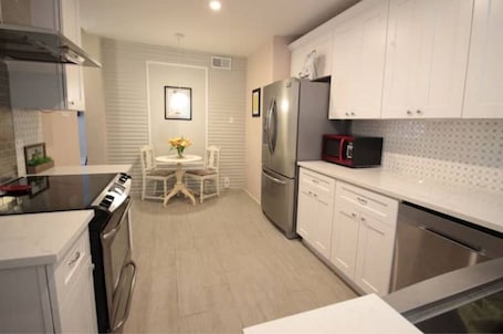 Fridge, microwave, oven, stovetop. Prime Location, Walk to All Best Known Attractions