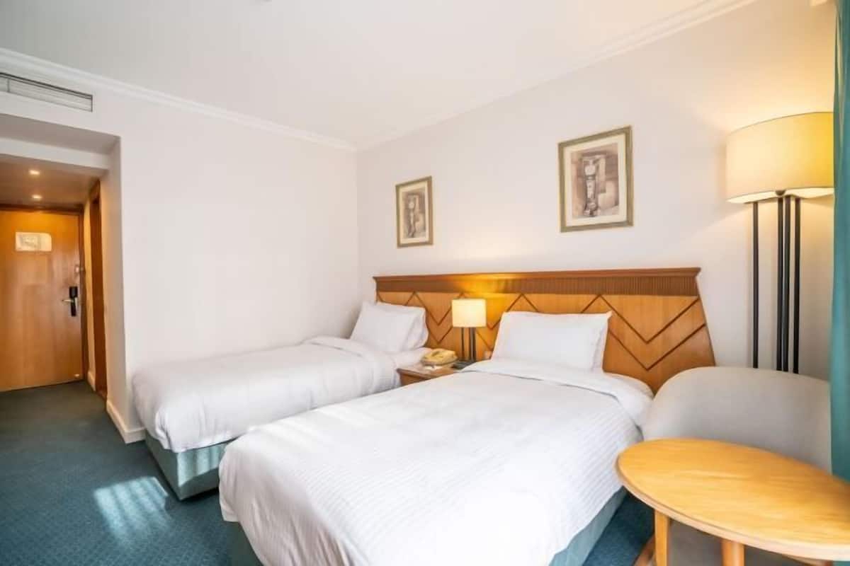 Egyptian cotton sheets, premium bedding, pillowtop beds, minibar