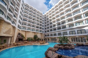 2 outdoor pools - Azal Pyramids Hotel (Giza)