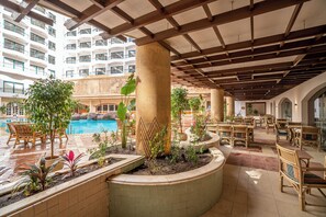 2 outdoor pools - Azal Pyramids Hotel (Giza)