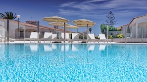 Outdoor pool - Bungalows Adonis (San Bartolomé de Tirajana)
