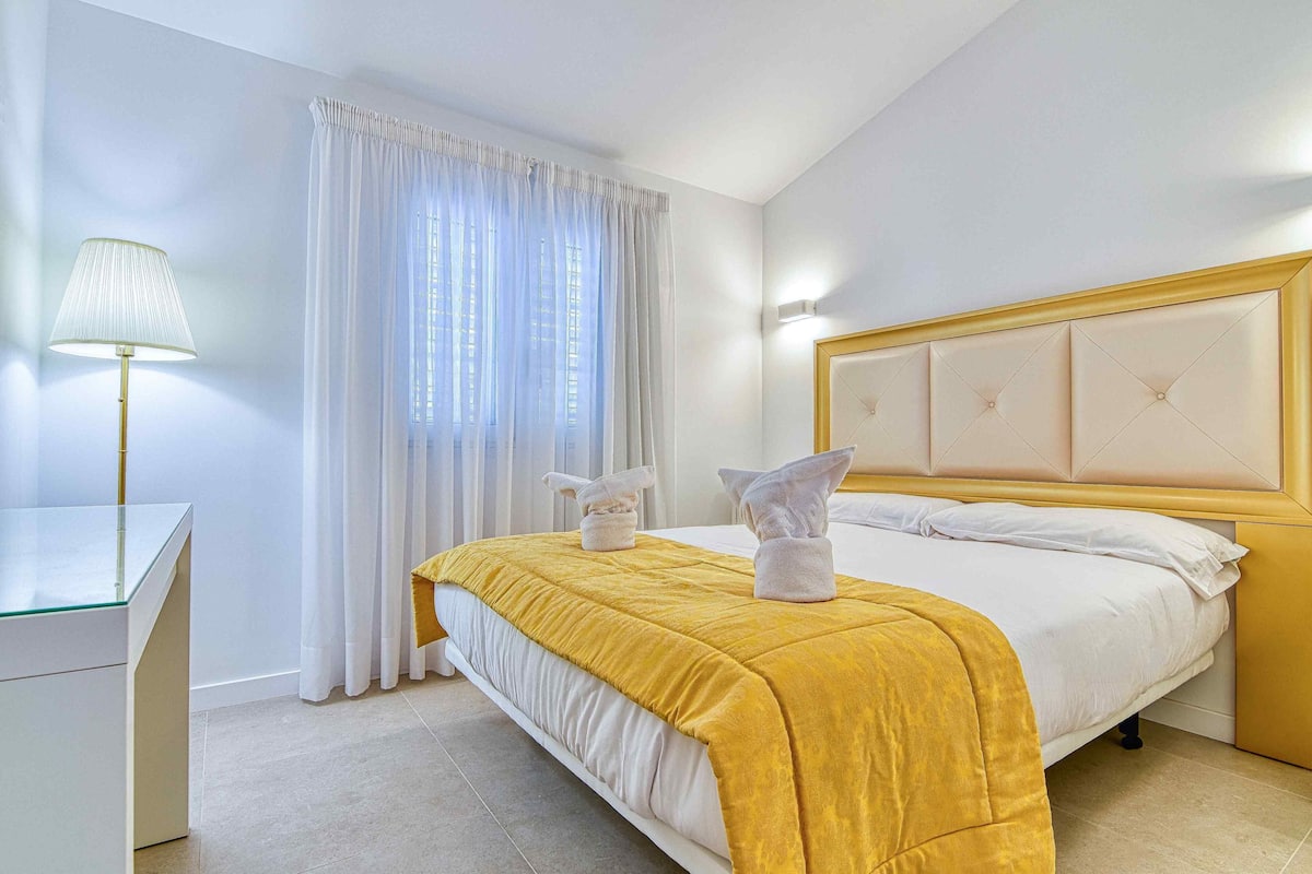 Premium Bungalow | 2 bilik tidur, dihias secara berasingan, ruang kerja komputer riba