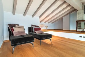 Interior - Lovely Cascina. Stunning Lake Views & Sun Deck (Cernobbio)