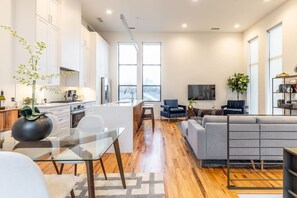 Interior - Stylish & Perfectly Located Deluxe 2-Bed Townhome (Dallas)