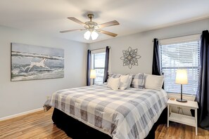 1 bedroom, internet, bed sheets - Resort condo with balcony, washer/dryer, outdoor pool, hot tub, grills, & tennis (Myrtle Beach)