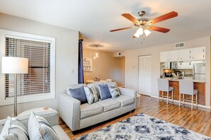 TV - Resort condo with balcony, washer/dryer, outdoor pool, hot tub, grills, & tennis (Myrtle Beach)