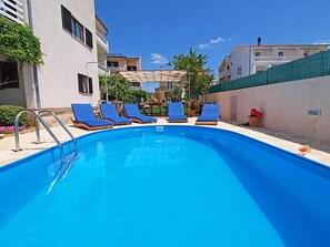 Seasonal outdoor pool, pool umbrellas, sun loungers - Apartments Zadro (Tribunj)