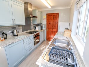 Kühlschrank, Geschirrspüler, Wasserkocher, Toaster