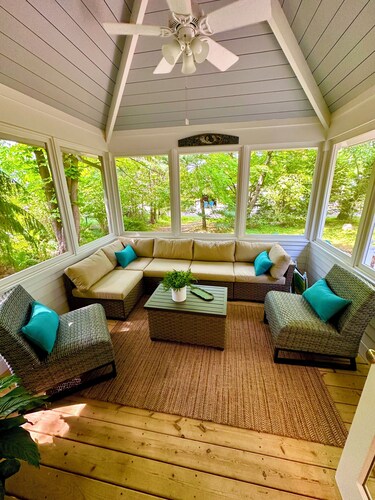 The perfect location! The Postcard Cottage in the heart of downtown Douglas. 