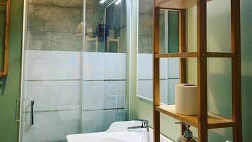 Panorama-Zimmer | Badezimmer | Dusche, kostenlose Toilettenartikel, Haartrockner, Bidet