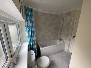 Family House, 3 Bedrooms | Bathroom | Hair dryer, slippers, towels, soap