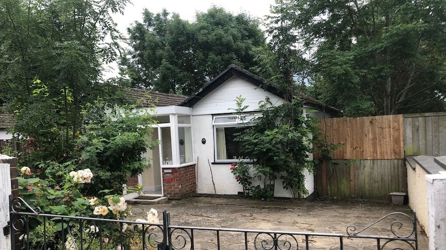 Whole House Cottage with huge Garden