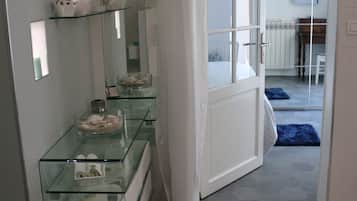 1 chambre, bureau, Wi-Fi gratuit, draps fournis
