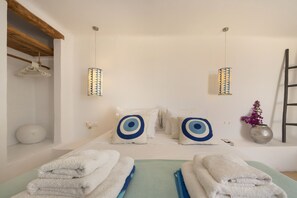 3 bedrooms, iron/ironing board, travel crib, free WiFi