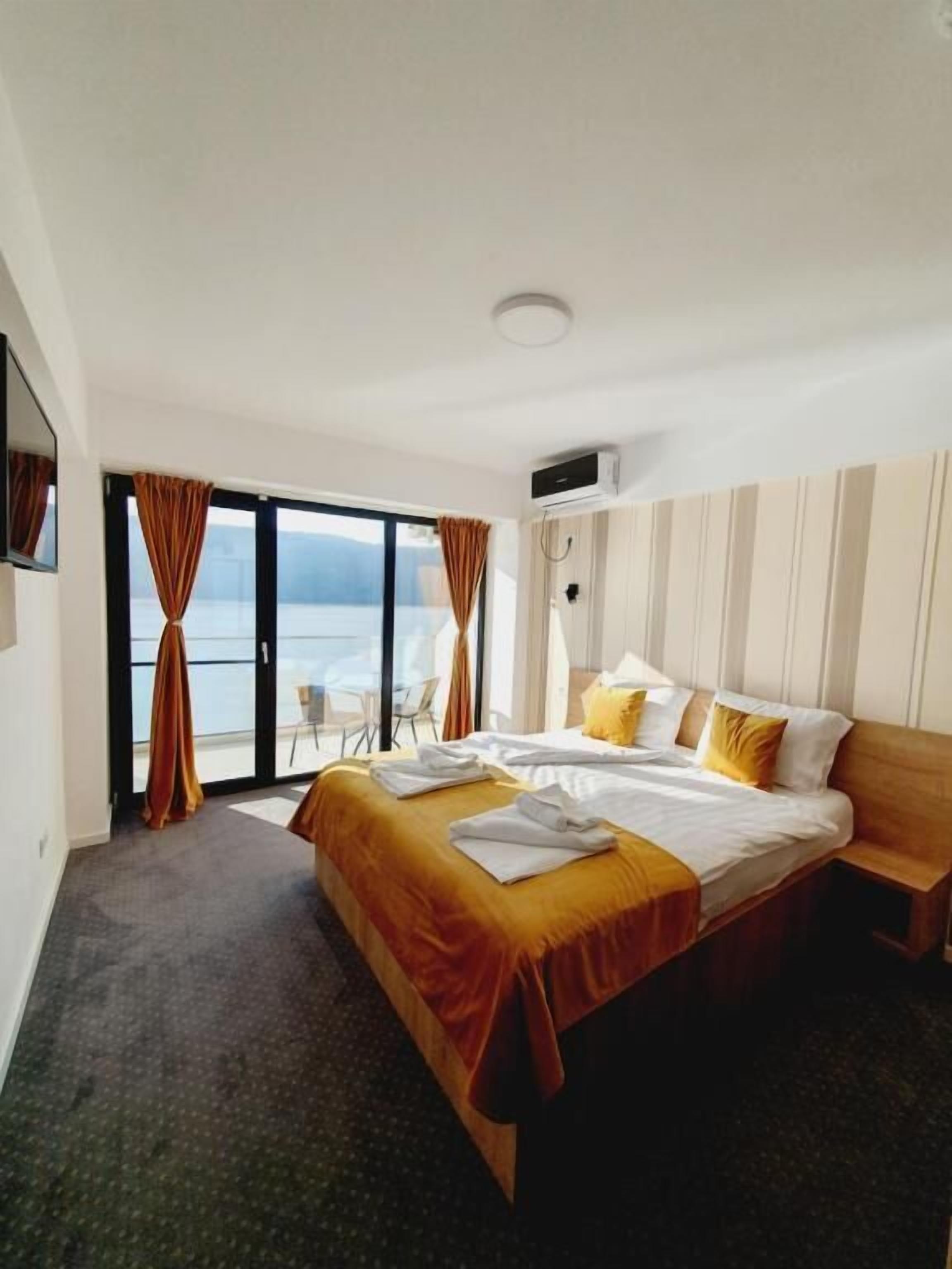 ملاءات من القطن المصري وأغطية فراش متميزة