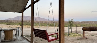 VILLA VIEJA RANCH RETREAT<br>Come. Stay. Play.