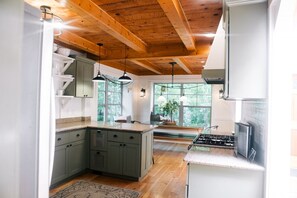 Fridge, microwave, oven, stovetop - "Creekside Cottage" w/ Rustic Cabin (Sleeps 25) (Montpelier)