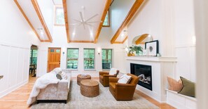 Smart TV, fireplace, books, offices - "Creekside Cottage" w/ Rustic Cabin (Sleeps 25) (Montpelier)