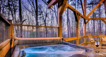 ♥ Pinterest Perfect, Charming Cabin ★ King Bed, Hot Tub, Xbox, Spacious Deck
