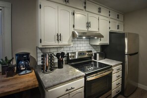Fridge, microwave, oven, stovetop - The Cozy Colfax House (Wadena)