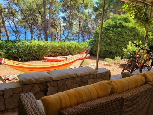 Quaint Hvar Beach house on the Sea in Jelsa