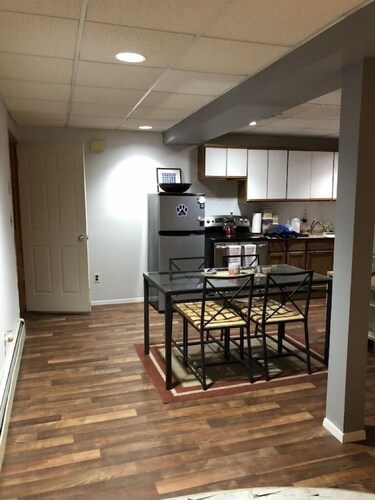 RedChillies 🌶️ Spacious 1 bedroom private apt