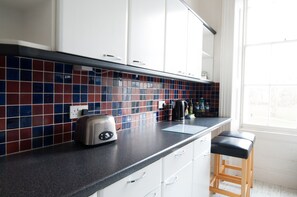 Private kitchen - Central Cheltenham, Regency 2-Bed Apartment - Cavalier Suite (Cheltenham)