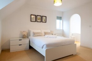 3 dormitorios, tabla de planchar con plancha, wifi gratis y ropa de cama