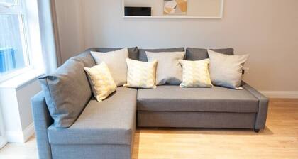 Aztec House - A Modern & Spacious 3-Bedroom Home