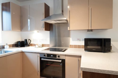 *NEW* Central Derby Apt, with Parking - The Vulcan - Sleeps 6