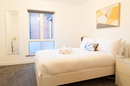 *NEW* Central Derby Apt, with Parking - The Vulcan - Sleeps 6