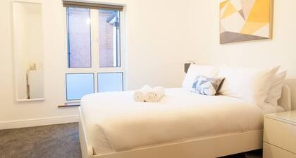 *NEW* Central Derby Apt, with Parking - The Vulcan - Sleeps 6