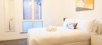 *NEW* Central Derby Apt, with Parking - The Vulcan - Sleeps 6
