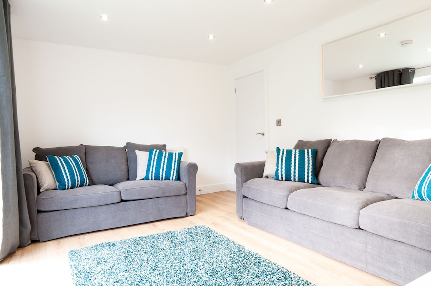 The Spitfire - Newly Renovated 3-bed House In Cheltenham - Cheltenham