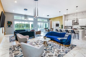 6 makuuhuonetta, ylelliset vuodevaatteet, yksilöllisesti sisustettu