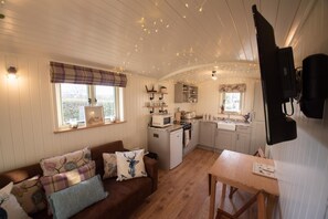 Cabin, 1 Queen Bed | Interior