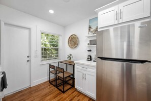 Fridge, microwave, oven, stovetop - MIMO5-4 | cozy corner of Miami's Modern District (Miami)