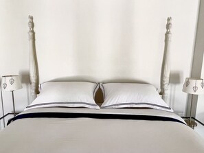 2 bedrooms, desk, iron/ironing board, free WiFi - STYLE & SPACE with POOL in the middle of Los Angeles for LESS. (Glendale)