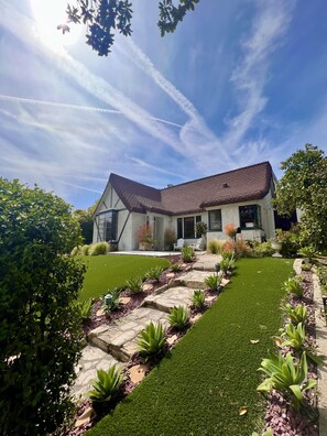 Exterior - STYLE & SPACE with POOL in the middle of Los Angeles for LESS. (Glendale)