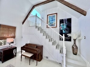 Interior - STYLE & SPACE with POOL in the middle of Los Angeles for LESS. (Glendale)