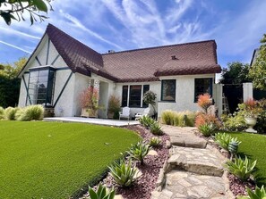 Exterior - STYLE & SPACE with POOL in the middle of Los Angeles for LESS. (Glendale)