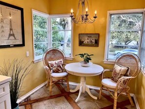 Interior - STYLE & SPACE with POOL in the middle of Los Angeles for LESS. (Glendale)