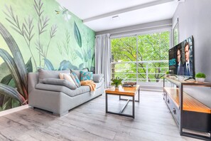 Apartment | Living area | 50-inch Smart TV with cable channels, TV - Trendy Apartments in Palermo - by BueRentals (Buenos Aires)