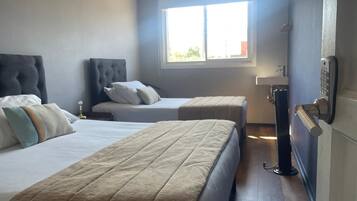 Sistema de insonorización, tabla de planchar con plancha y wifi gratis