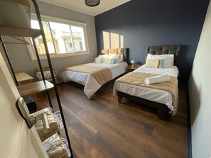 Standard Triple Room | Soundproofing, iron/ironing board, free WiFi, bed sheets - TQCaleta Providencia - Barrio Italia (Santiago)