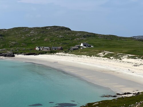 Castle Cottage - sleeps 6 guests  in 3 bedrooms