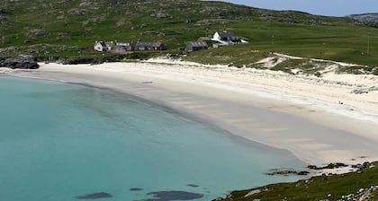 Castle Cottage - sleeps 6 guests in 3 bedrooms